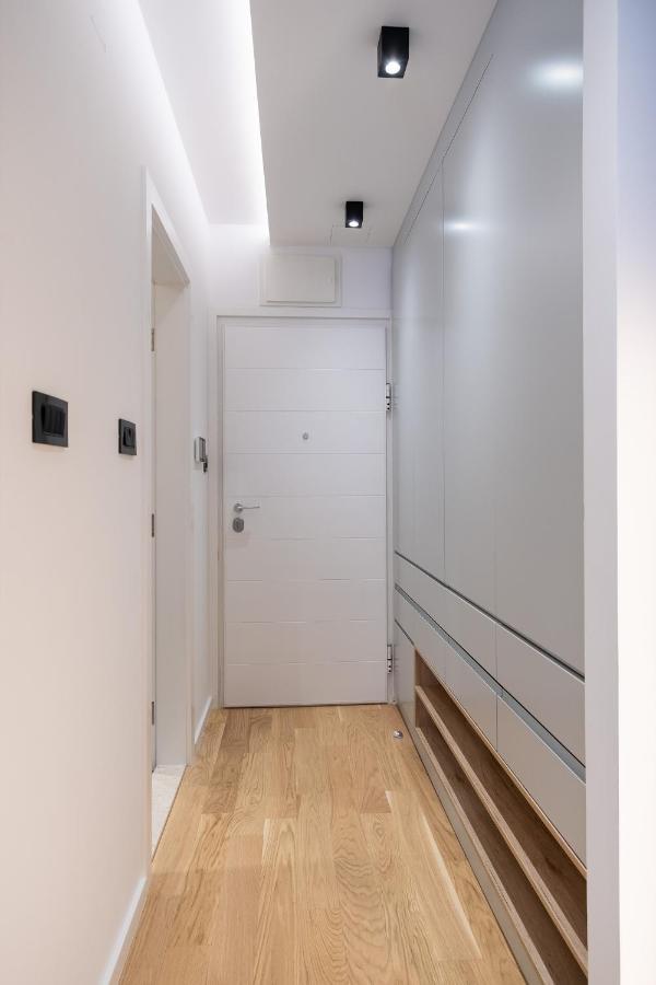 Urban Apartment *